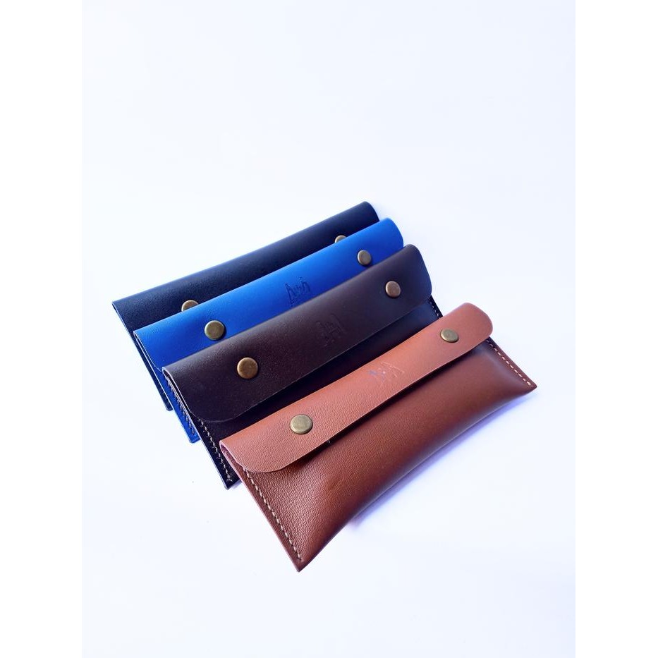 

SIAPKIRIM Tempat Pensil Tulis Kancing Atha Leather dari Kulit Sapi Asli Magetan - Hitam Alat Sekolah