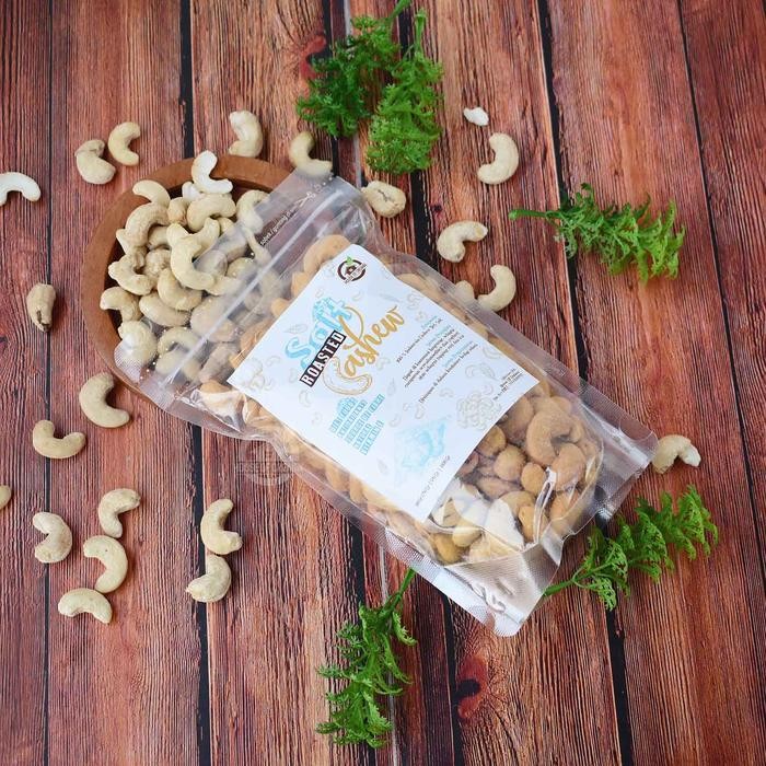 

Salt Roasted Cashew ( Kacang Mede Panggang Asin ) 500 Gr