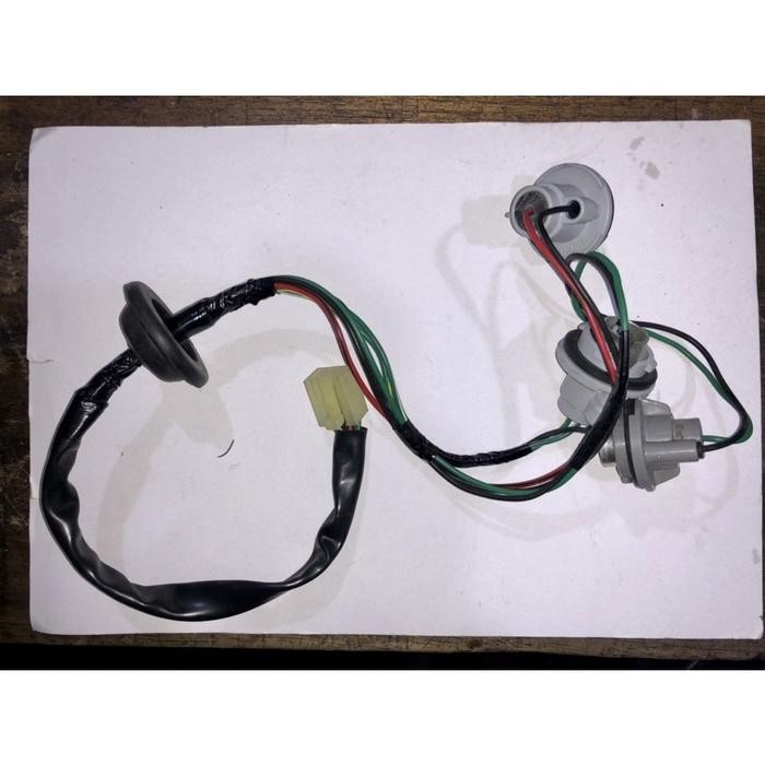 Parfume [READY] Soket Socket Stop Lamp Lampu Belakang Mobil AVANZA XENIA LAMA