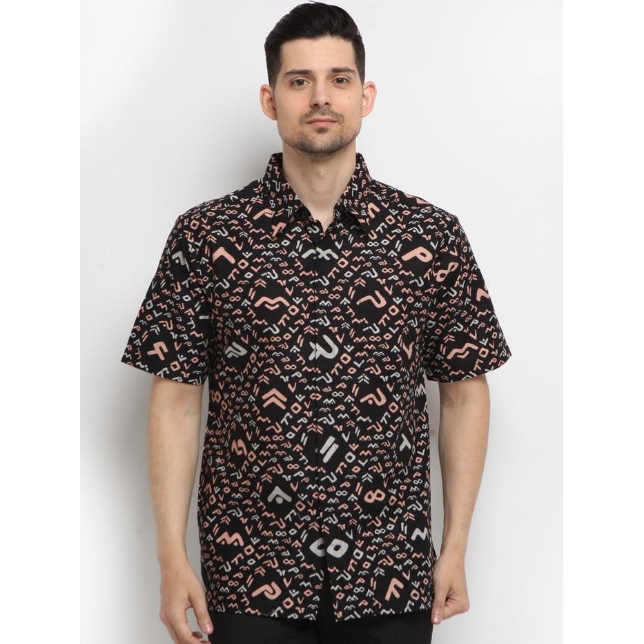 Arjuna Weda Hem Batik Pria Motif Aksara Lontara - Body Fit Bahan Katun Lengan Pendek Kantong Depan