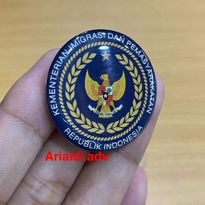 pin KEMENIMIPAS kuningan dilapis resin magnet pin IMIPAS logo kuningan magnet