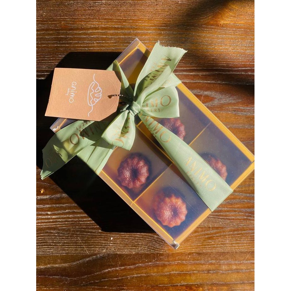 

Animo Bakery Hampers 1/2 Lusin Canele ( include box, kartu ucapan dan Hiasan )