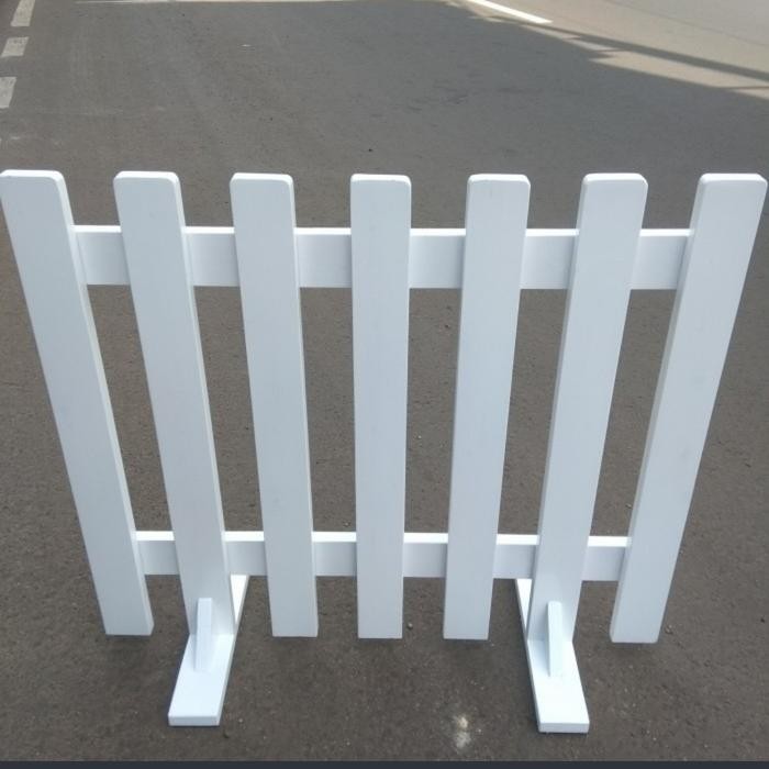 

pager pager terbuat dari kayu jati belanda