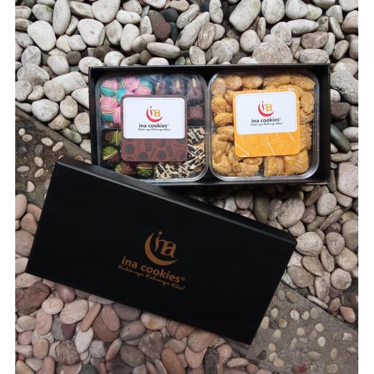 

Hampers Ina Cookies Parcel Lebaran Kue Kering Kombinasi atau Reguler