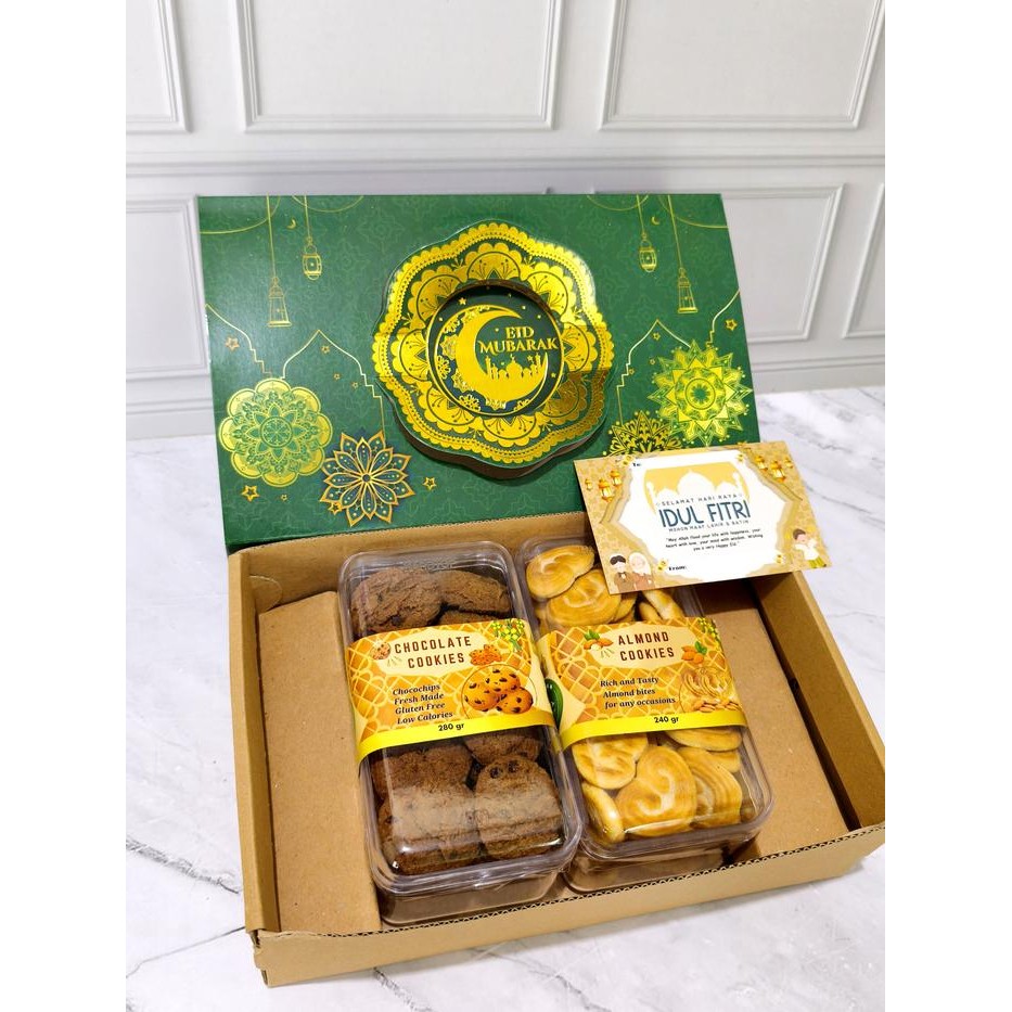 

PARCEL HAMPERS LEBARAN IDUL FITRI HALAL ISI 2 TOPLES KARTU UCAPAN