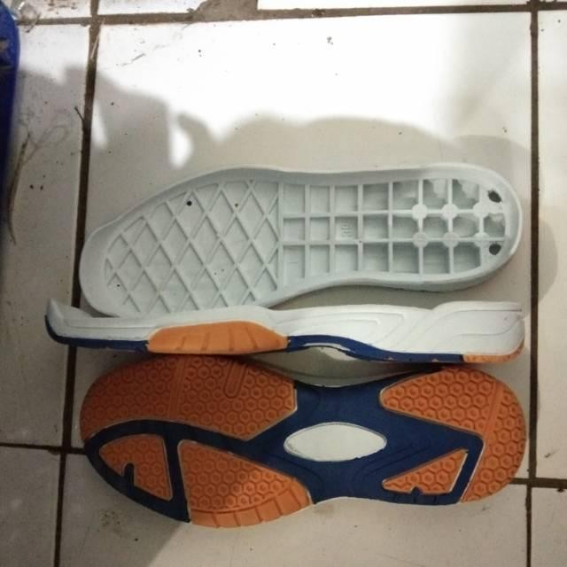 Sol sepatu badminton
