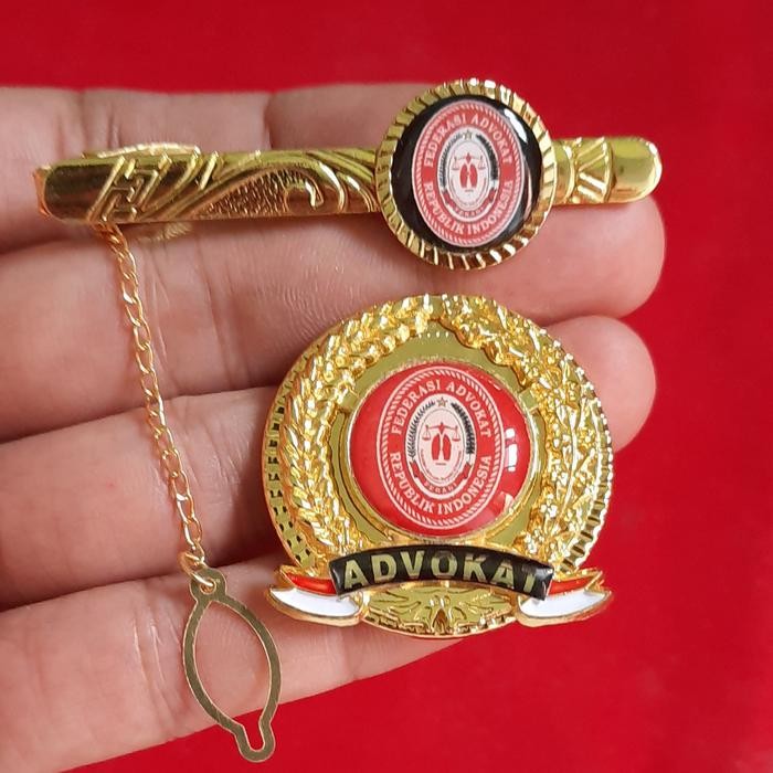 PIN ADVOKAT FERARI dan jepit dasi FERARI