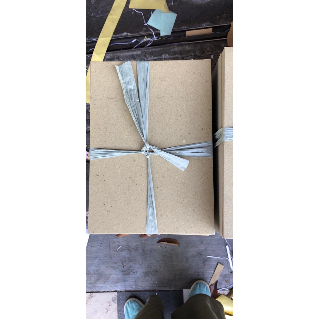 

Karton tebal 2-3mm ukuran A4 isi 10lbr