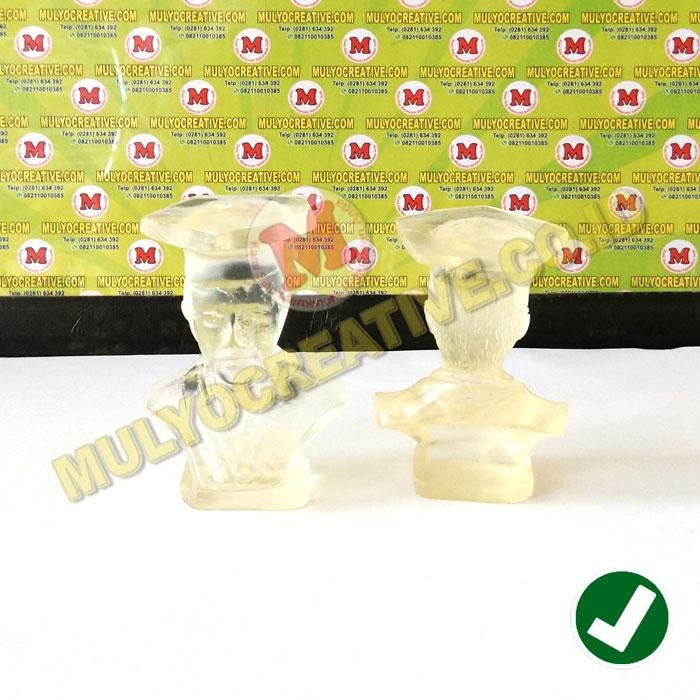 

Patung Wisuda Cowo - Patung Wisuda Fiber Bening Murah PREMIUM