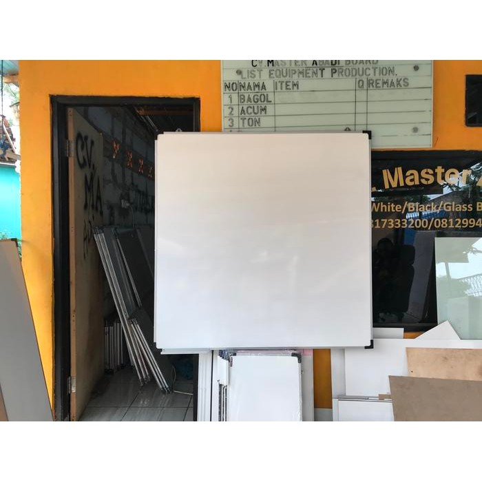 

Whiteboard Gantung 100X100
