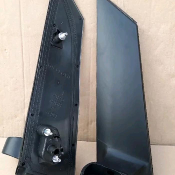 Dudukan Tangkai Kaki Spion Innova 2013