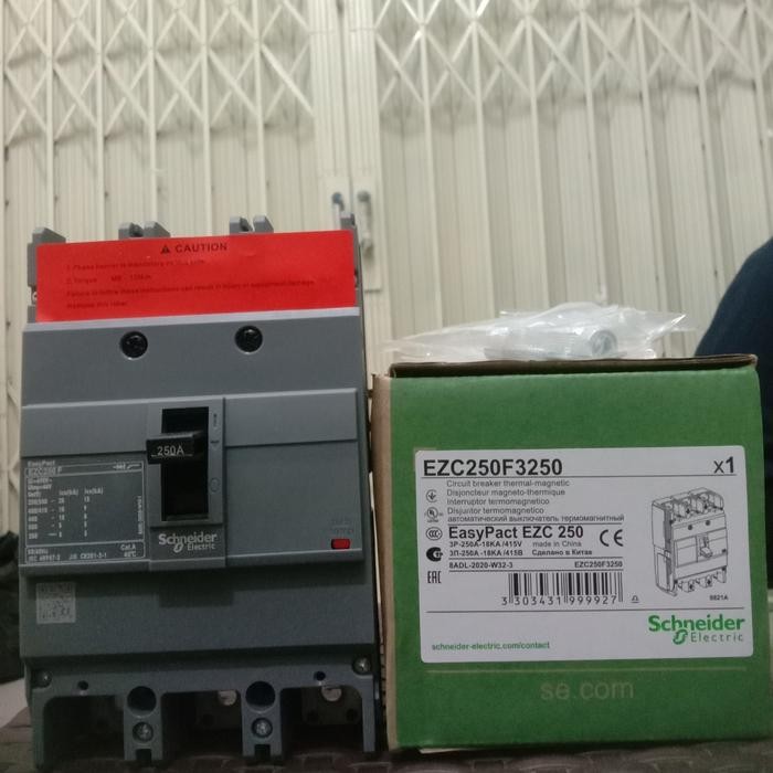 Mccb/Breaker Schneider New Ezc250F 3P 250A Schneider 250 Amper