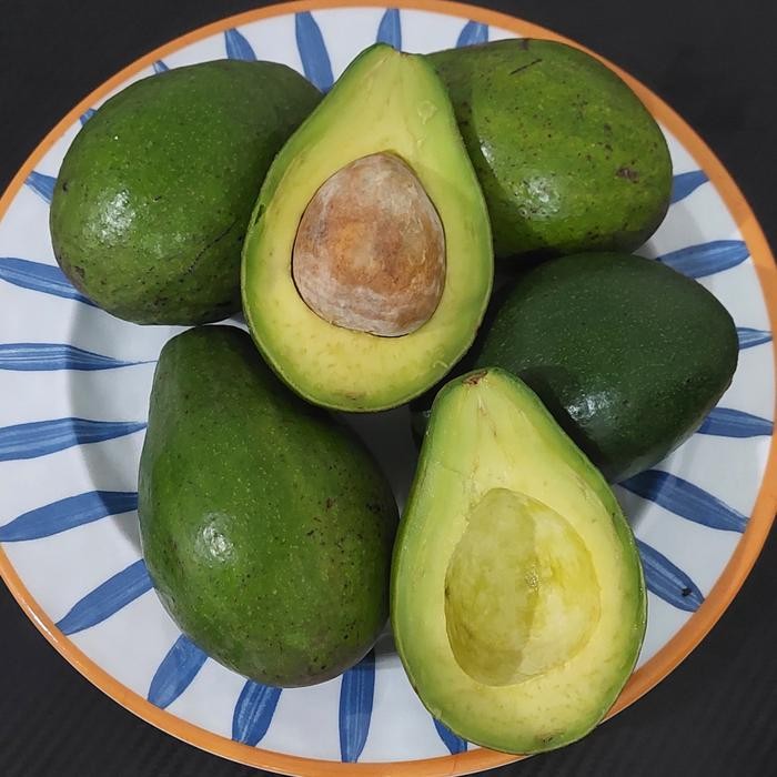 

TERMURAH Buah Alpukat Mentega 1 kg READY STOCK