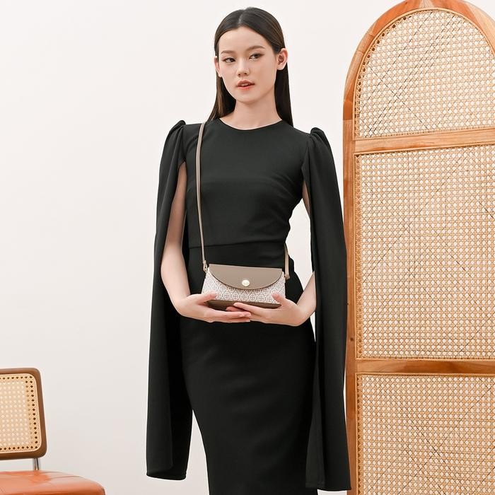 

HN988 Tas Selempang Les Catino Haku Daisy Flap Crossbody TERBAIK