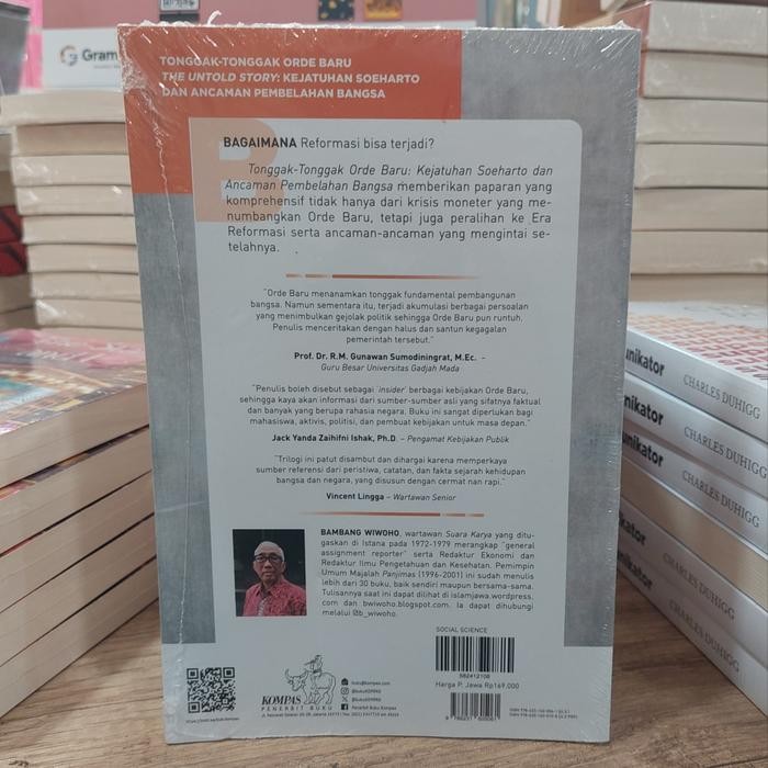 

SALE !!! BUKU #3 DARI TRILOGI TONGGAK TONGGAK ORDE BARU : THE UNTOLD STORY : KEJATUHAN SOEHARTO DAN