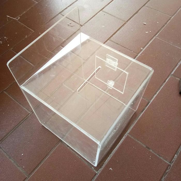 

Kotak Saran Akrilik 3Mm 20X20X25