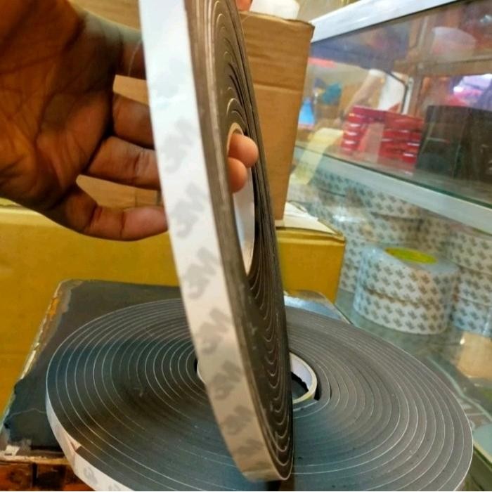 

Stok Baru Foam Tape Peredam Suara Penutup Celah Pintu - Jendela Singgel tipe Ukuran 15mm x 3mm x 10m