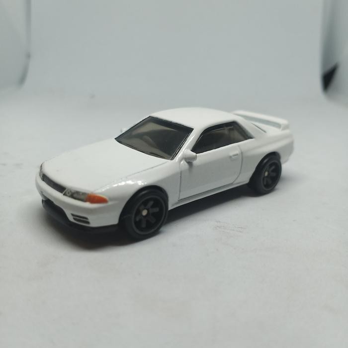 Hotwheels Premium Garage Nissan Skyline GT-R R32 Ban Karet Base Besi