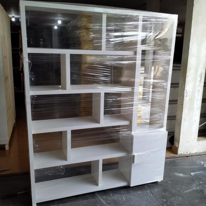 Lemari Pajangan Partisi penyekat / pembatas ruangan minimalis