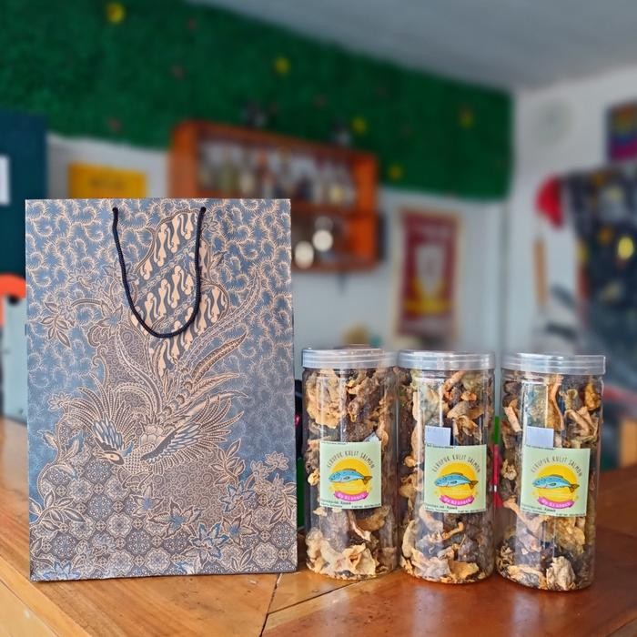 

Hampers Snack Kerupuk Kulit Ikan Salmon 150Gr Cemilan Kekinian Enak Dan Sehat Terlaris