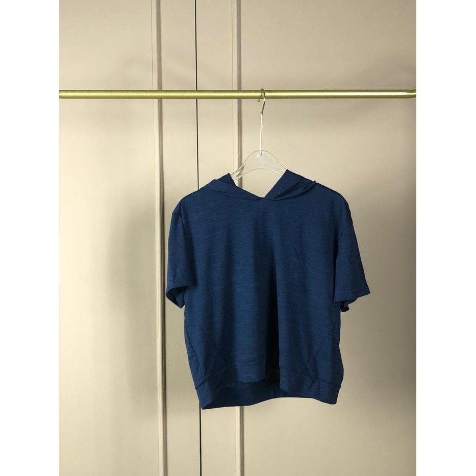 [MINNE] ATASAN OLAHRAGA CROP WANITA LENGAN PENDEK DENGAN HOODIE