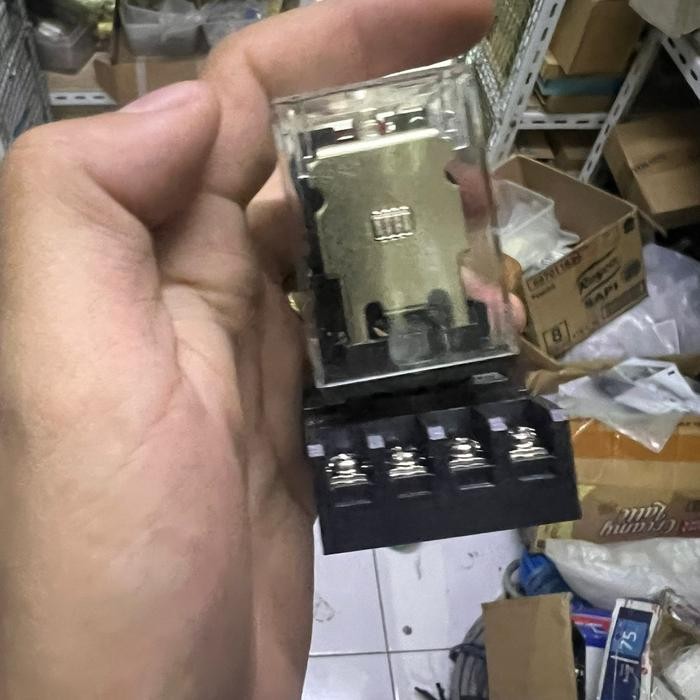 RELAY OMRON MK2P-I 220V+SOCKET/RELAY OMRON MK2P-I 220V PLUS SOCKET