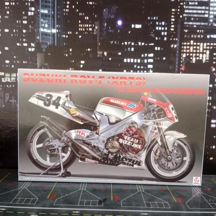 BEEMAX MODEL KIT SUZUKI RGV-R (XR79) 93 WGP500 WORLD CHAMPION SKALA 12