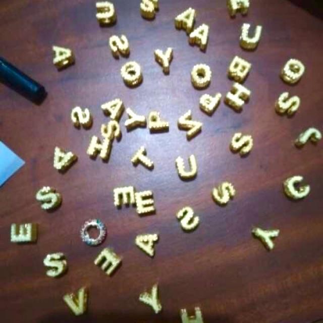 

Charm untuk gelang nama leontin inisial leontin huruf leontin nama charm inisial abjad replika