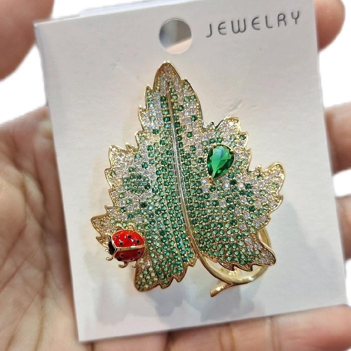 bros hijab wanita daun hijau