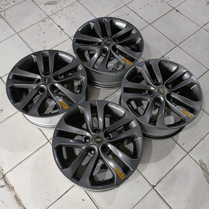 Terbaru Velg Mobil Second Oem Nissan Juke Ring 17 Lebar 7 Pcd 5X114.3 Et47