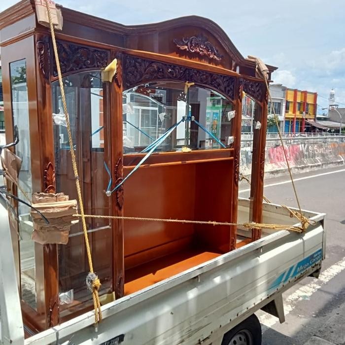 Lemari Tv Hias Pajangan Kaca 4 Pintu Kayu Jati