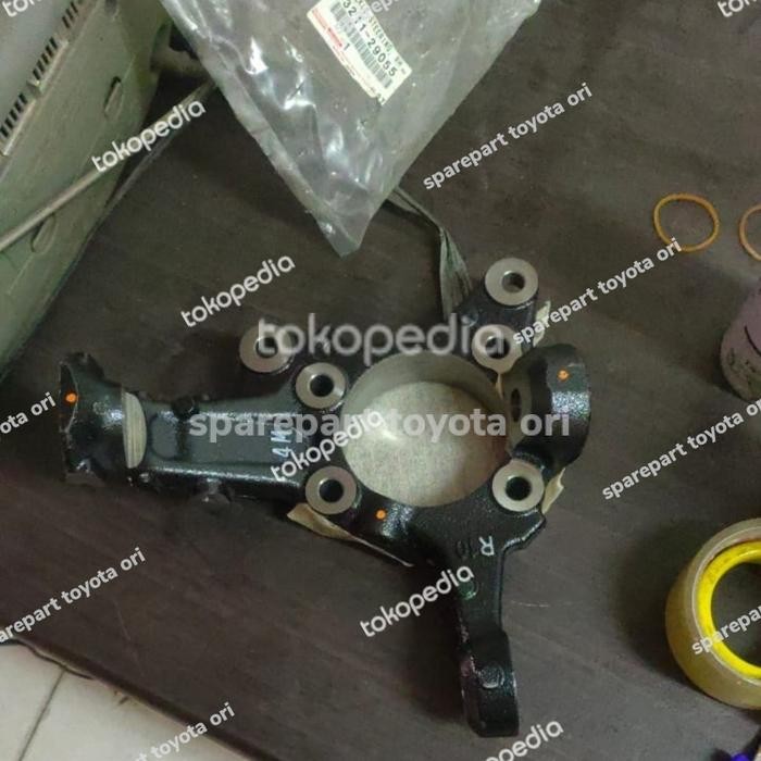 Knuckle Steering Kanan Hiace Commuter