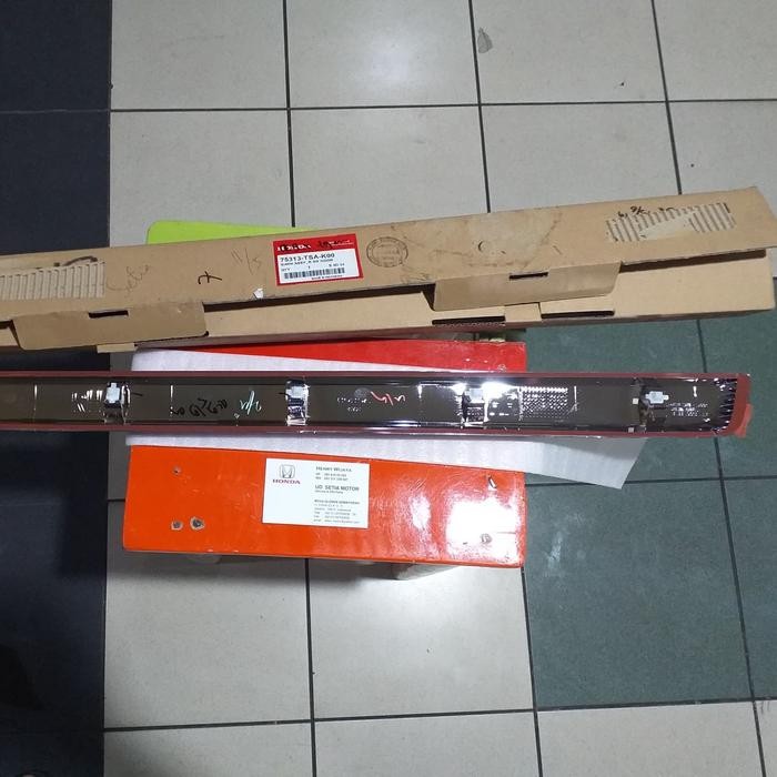 List Body Spoiler Pintu Belakang Vernekel Chrome Honda Brv 2016-2018