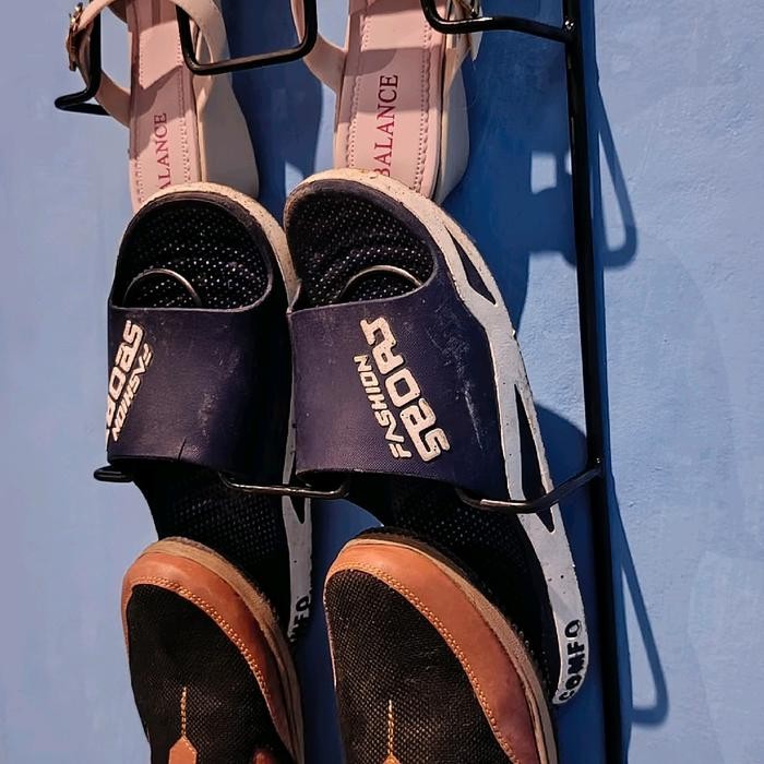 RAK SANDAL SEPATU SUSUN TEMPEL DINDING