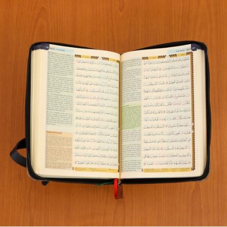 

AlQuran Muasir AR RIJAL Tajwid Warna dan Terjemah Ukuran A5 Resleting