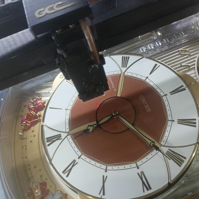 GRAFIR LASER GRAFIR LOGO KACA JAM DINDING