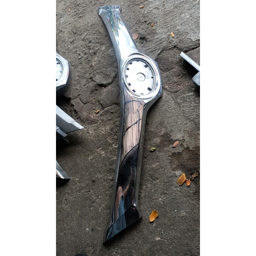 List Moulding Grill Sigra Calya Original Bekas