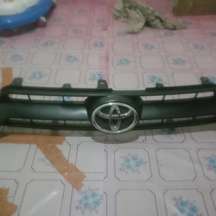 Grill Toyota Yaris Lele 2015 Bekas