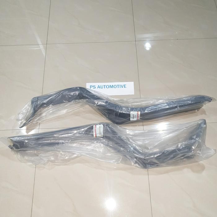 LIST SPAKBOR SCUFF PLATE MITSUBISHI CANTER LH/RH MK405205/6 ORIGINAL