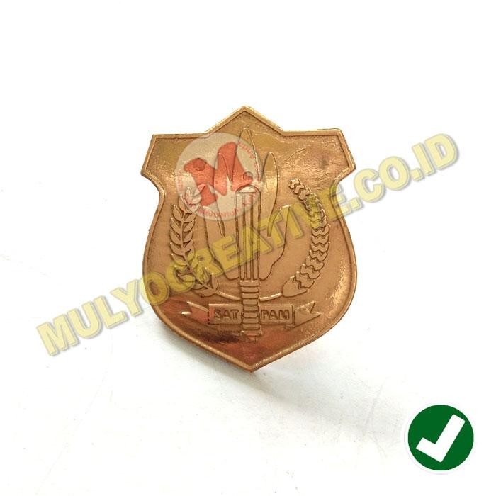 

Pin Krah Satpam - Lencana Satpam Model Perisai Murah Bahan Ful Logam PREMIUM