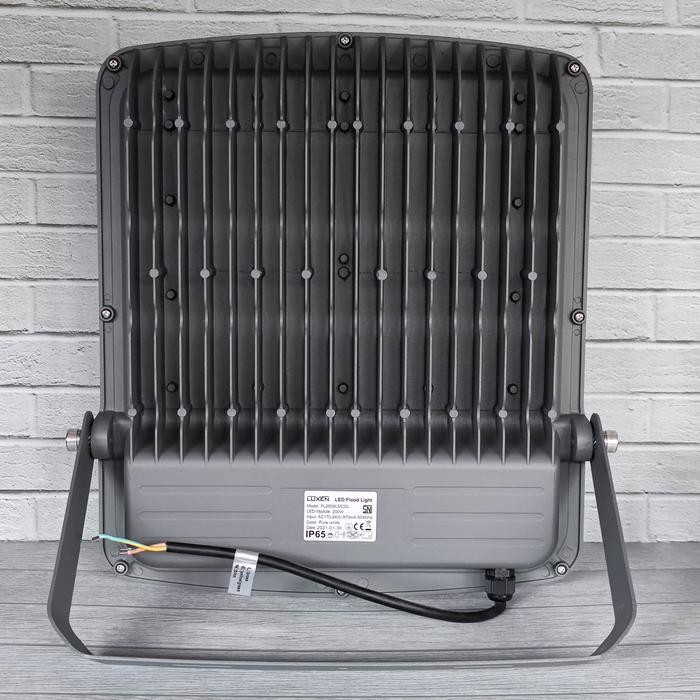 LUXEN LAMPU SOROT LED FLOODLIGHT 200W 200 WATT CAHAYA PUTIH BAGUS