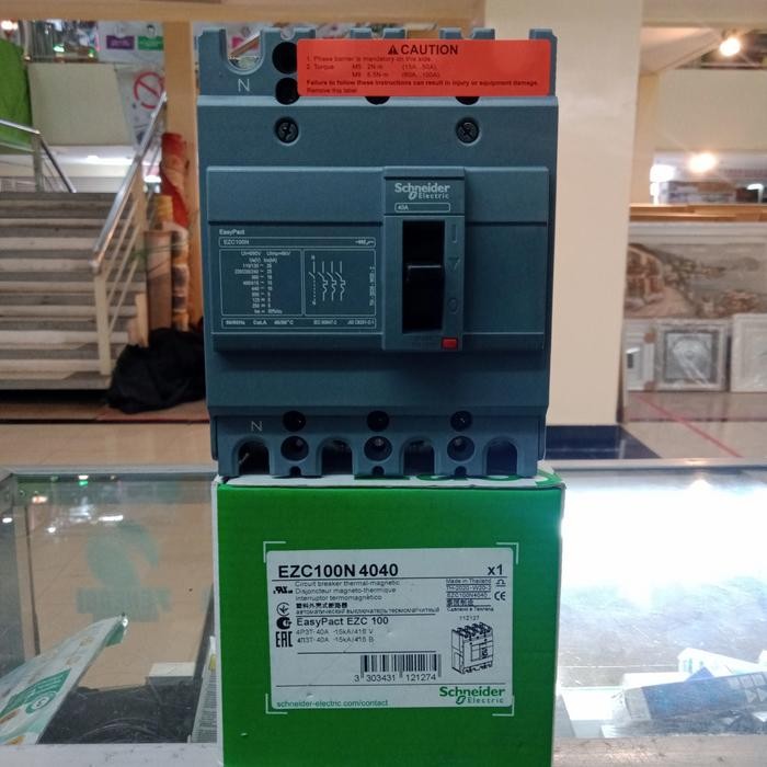 Hemat Mccb Ezc100N4040 4P 40A Schneider