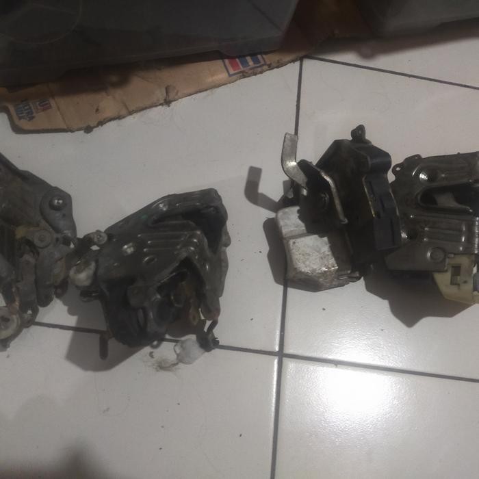 PREMIUM doorlock pintu Mercedes Benz w124