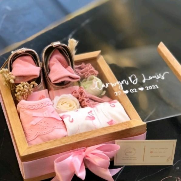 

Parcel Hadiah Premium Gift Set / Hampers Baby New Born - Baby Girl