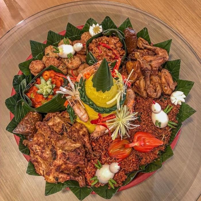 

Nasi Tumpeng MIRAMAR Porsi 15 - 20 orang / Birthday Tumpeng