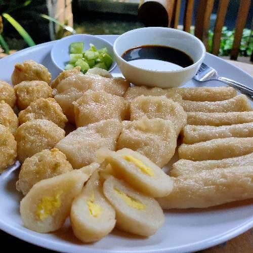 

Ger PEMPEK PALEMBANG empek empek Beku, Tinggal Panasin isi 10 campur ,enak