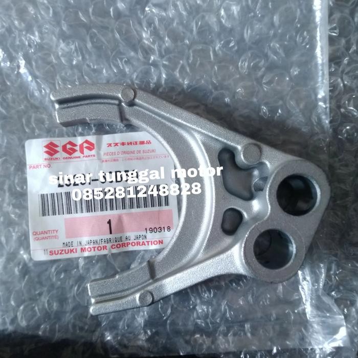 Fork Garpu Persneling Tranmisi Gigi 5 Suzuki Baleno Lama Kode 067