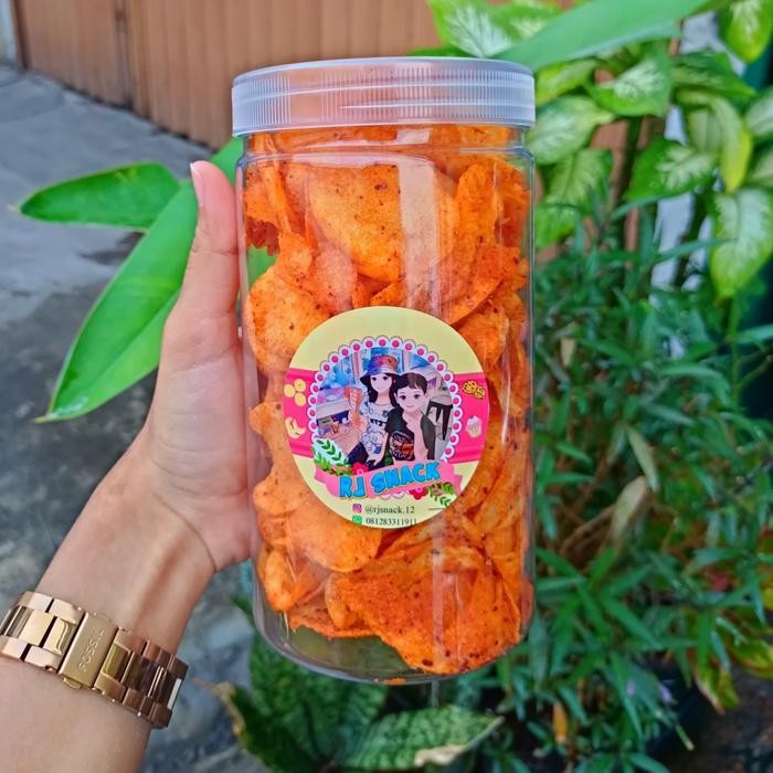 

Keripik Kentang Spicy Cemilan Crunchy Enak Kemasan Toples Besar 175gr