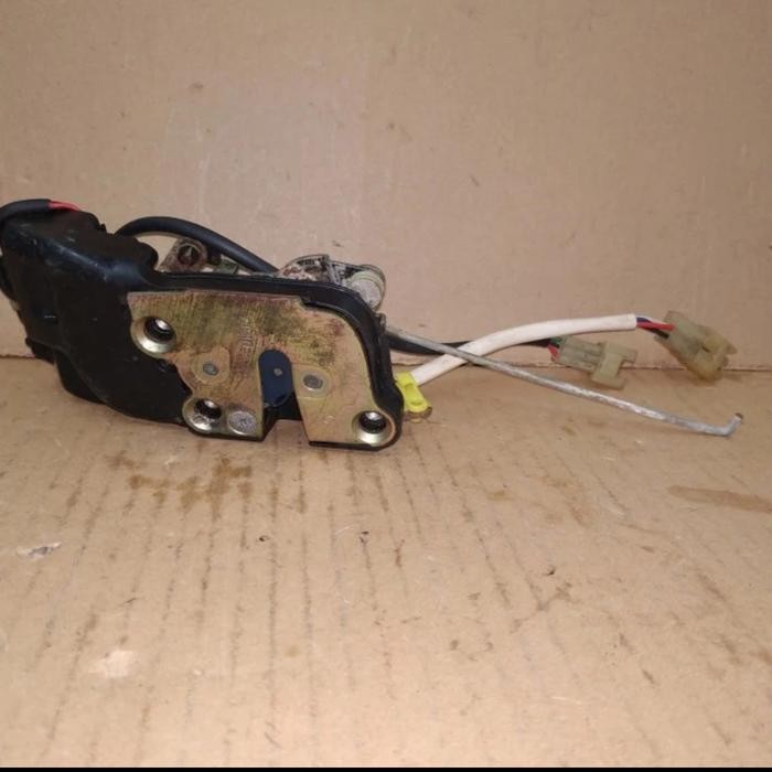 Doorlock Pintu Depan Kiri Suzuki Vitara Escudo Sidekick