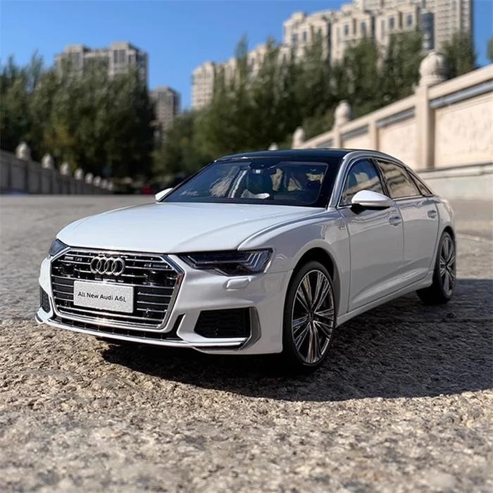 1/18 AUDI A6 Alloy Car Model Diecast & Toy Vehicles Metal Car Model